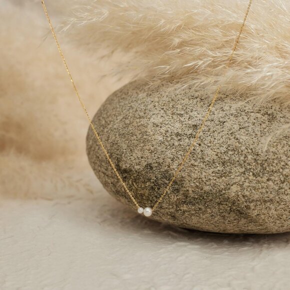 Hypoallergenic Brass Gold Pearl Charm Necklace – Versatile Jewelry for Women - Picture 7 of 9